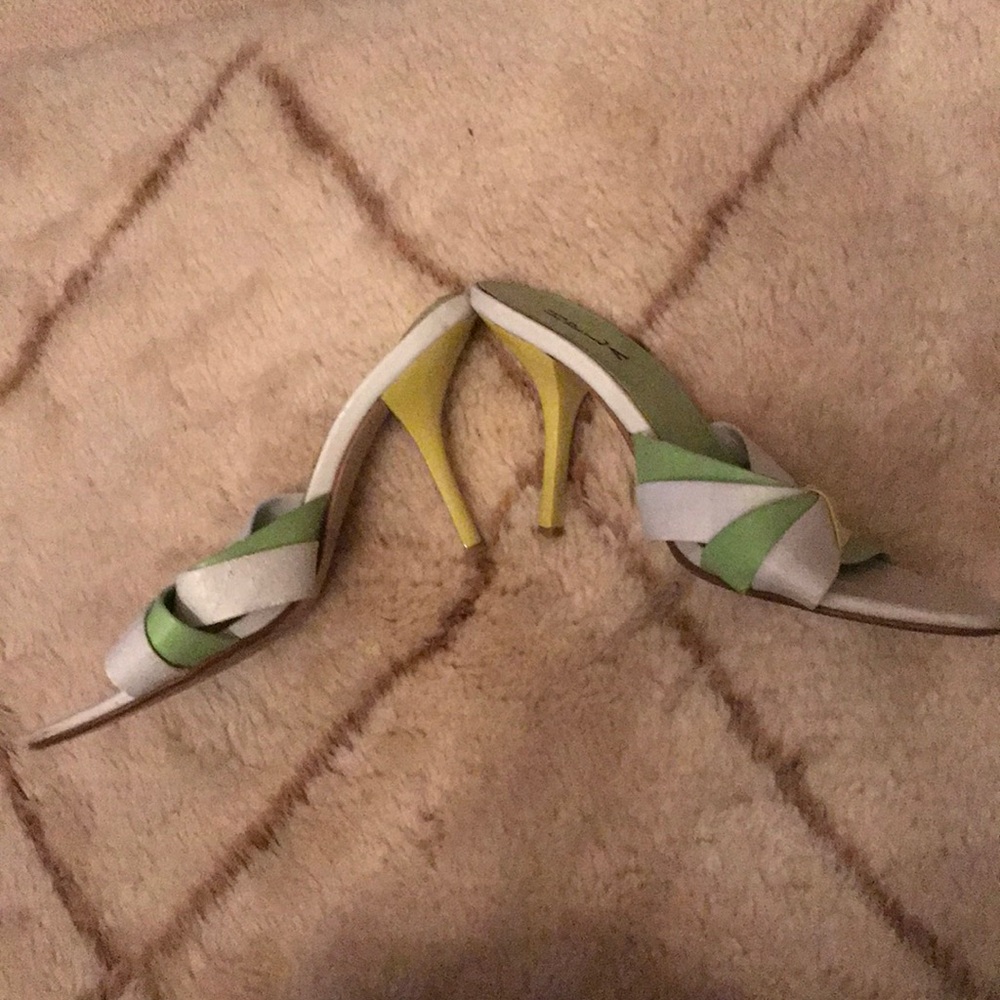 White👗👑green slipper shoes